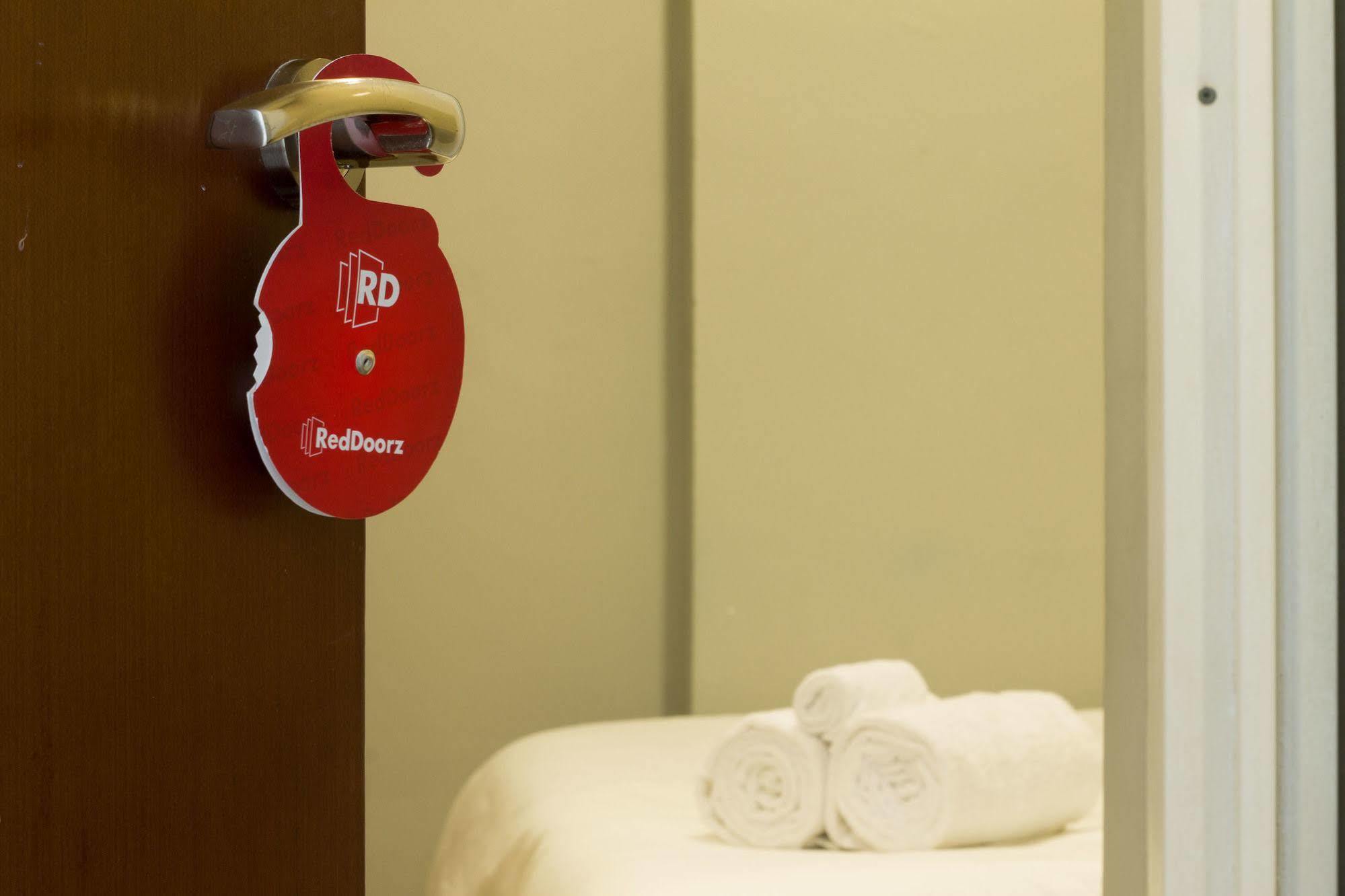 Reddoorz Near Itc Fatmawati Hotel Cilandak  Екстериор снимка
